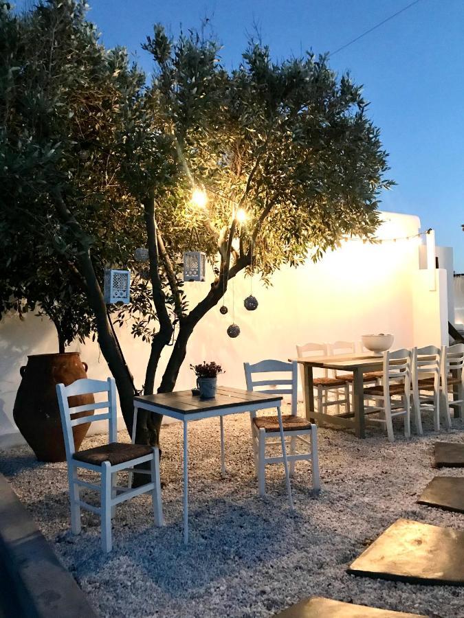 White And Grey 2 Apartment Mykonos Town